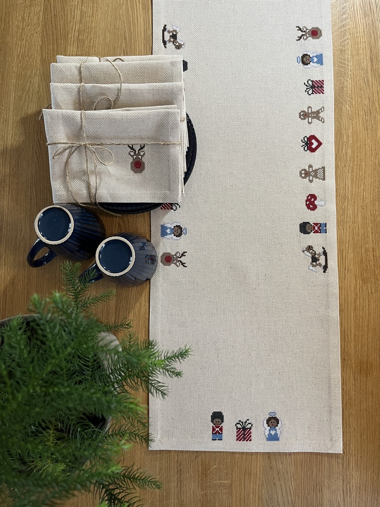 Gingerbread - juleløber 2030-3 fra Pomp Stitch