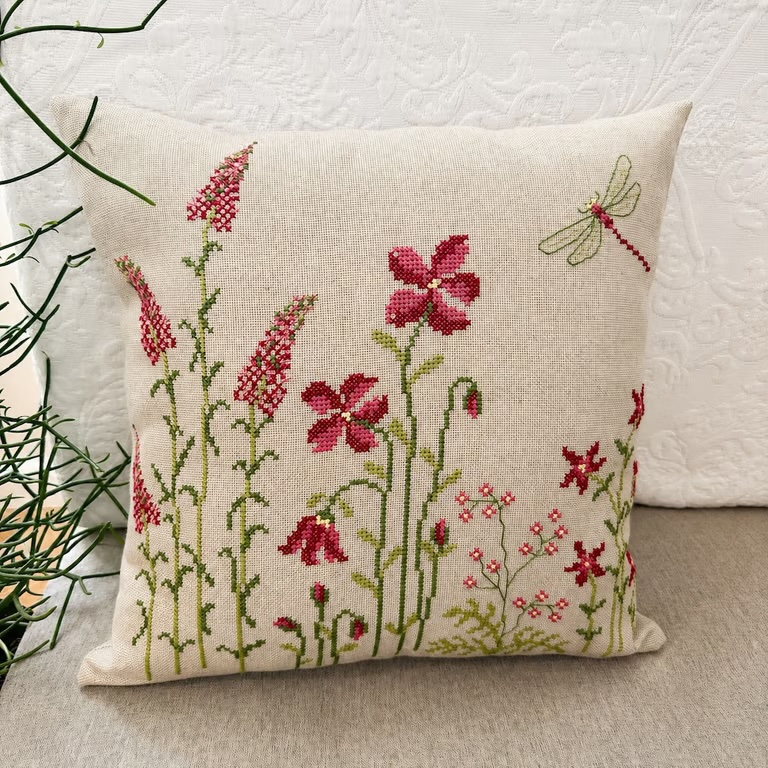 2052-3 Red flowers square fra Pomp Stitch