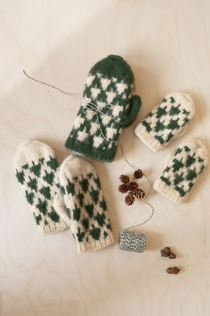 24-5 Christmas Tree Mittens