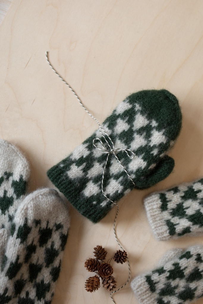 24-5 Christmas Tree Mittens
