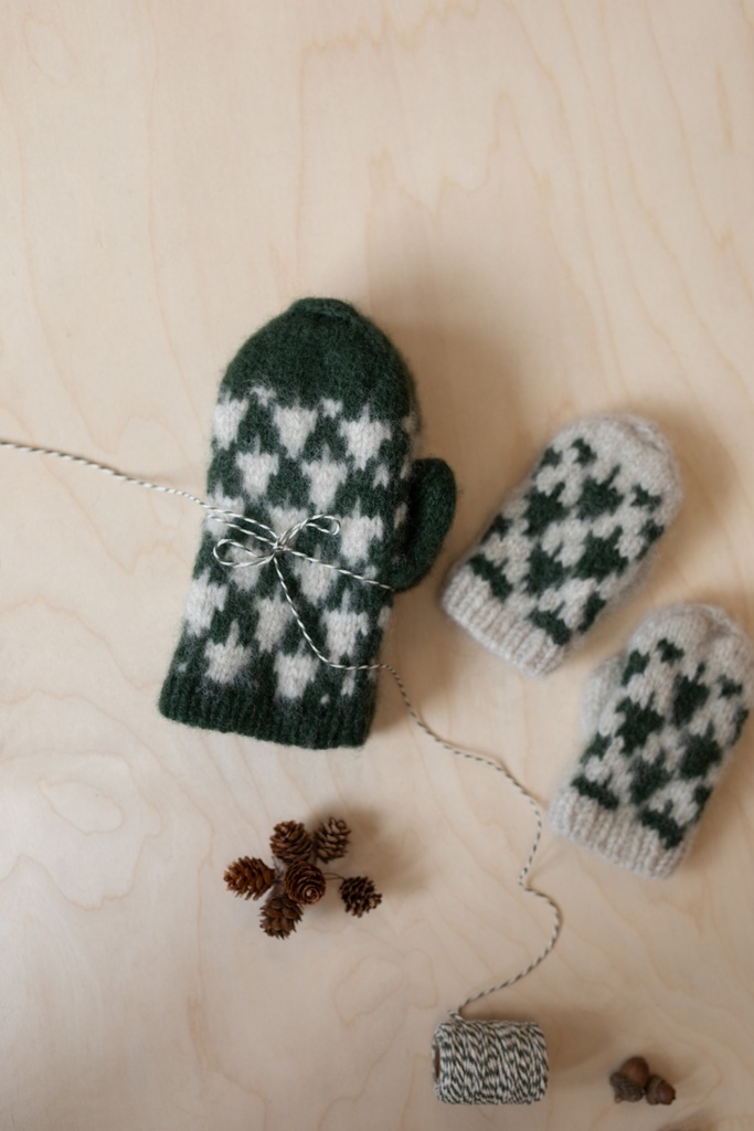 24-5 Christmas Tree Mittens