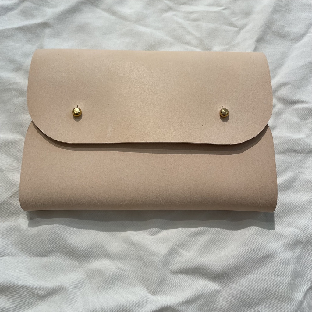 Askegren clutch med plade og lille pung