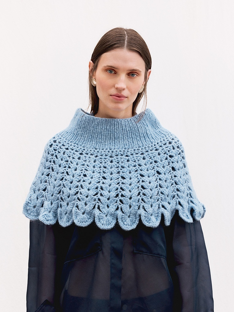 2606-15 Flowerfield Poncho