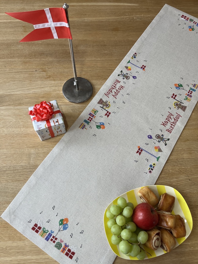 Happy Birthday løber 2035-DK fra Pomp Stitch