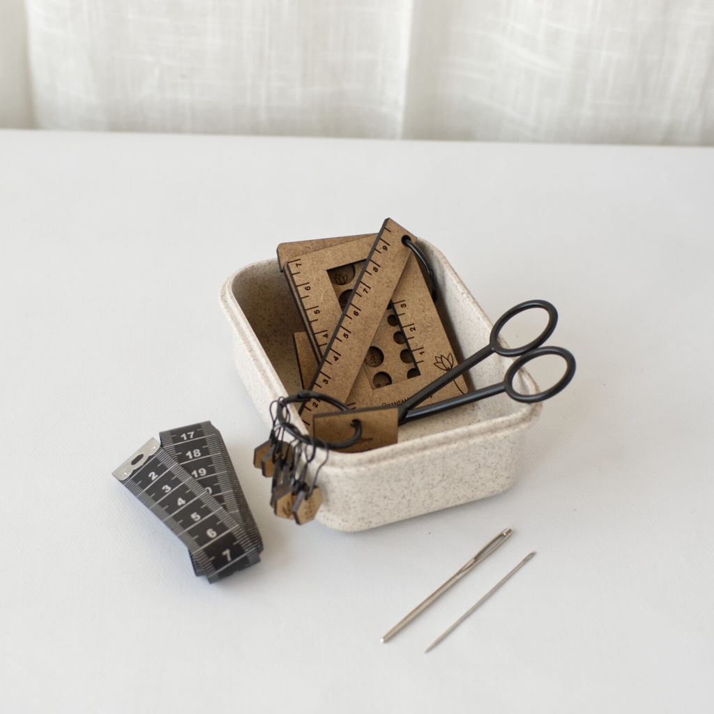 Handmade by Tilbehørsboks m/strikkeudstyr