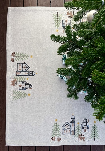 Winter White, juletræstæppe 2028-4 fra Pomp Stitch