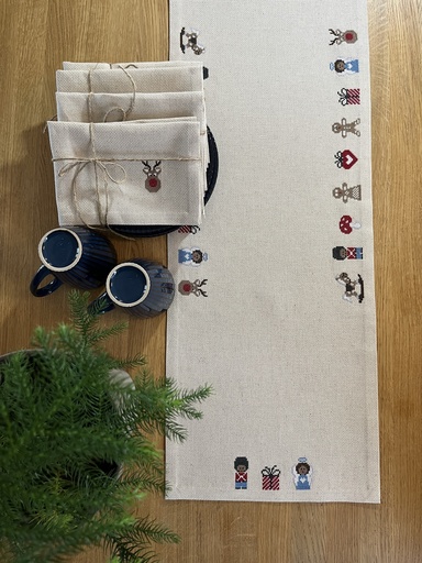 Gingerbread - juleløber 2030-3 fra Pomp Stitch