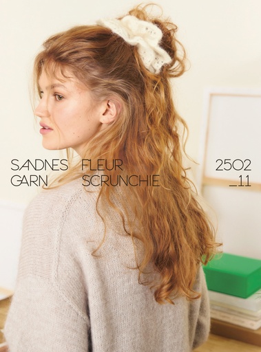 2502-11 Fleur Scrunchie