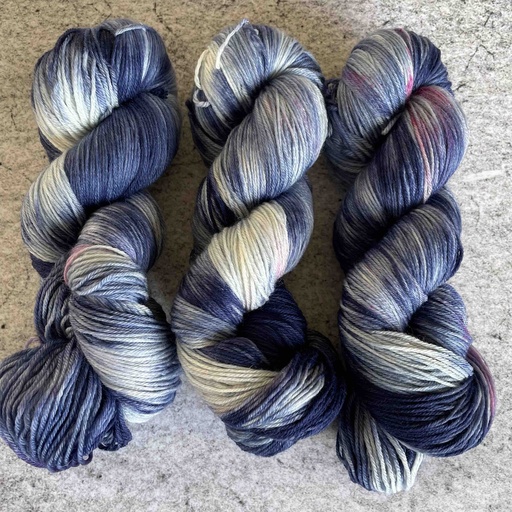 Potluck-100, håndfarvet strømpegarn