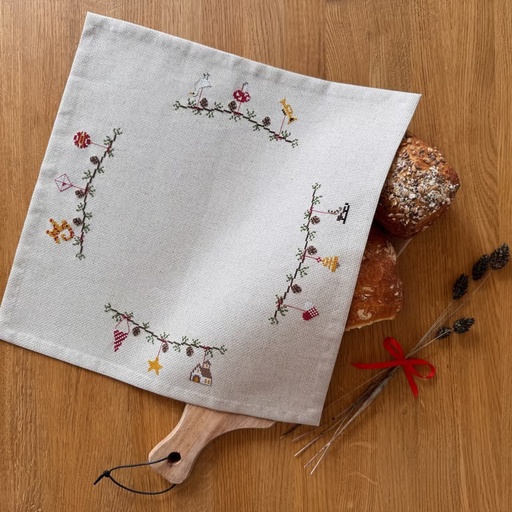 2044-3 Brødserviet julestemning fra Pomp Stitch